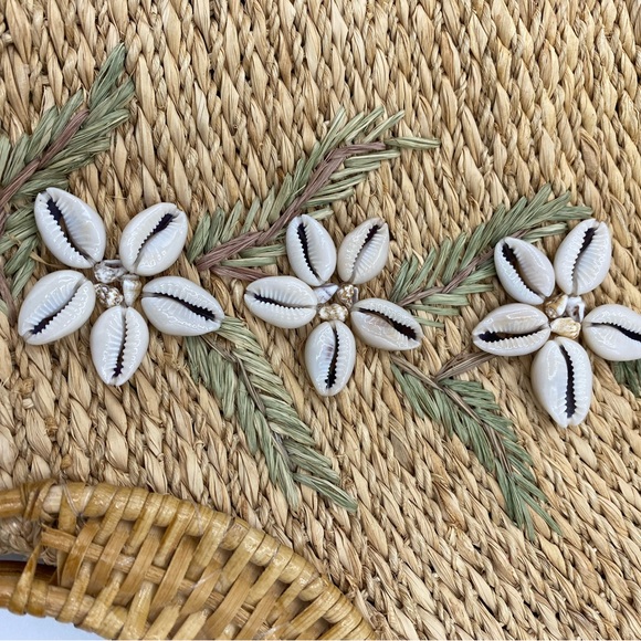 Real seashells straw tote for summer. Large cavity so perfect for the beach. - Picture 7 of 7